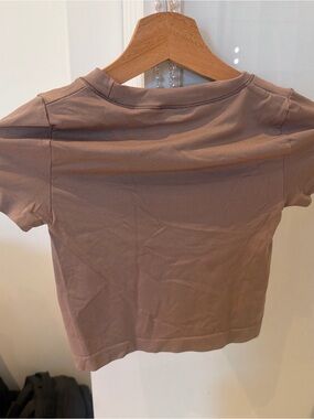 Aritzia Sinch seamless crop top